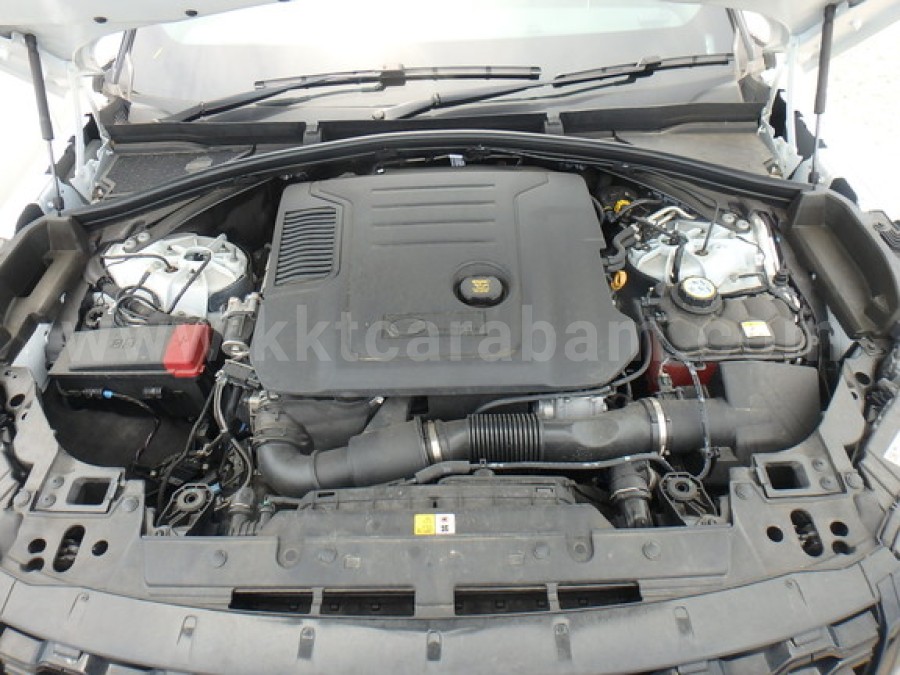 Модель Land Rover Range Rover Velar 2023 года с автоматической коробкой передач