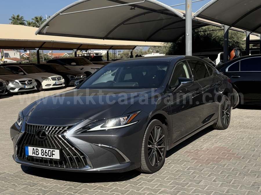 Модель Lexus ES 2024 с автоматической коробкой передач