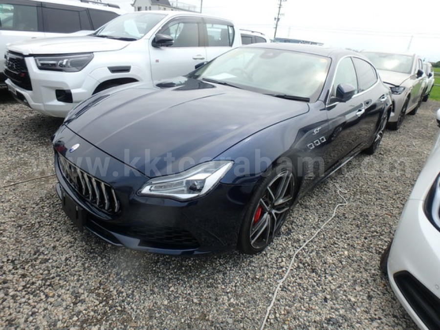 Модель Maserati Quattroporte 2023 года с автоматической коробкой передач