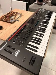 Синтезатор Roland Fantom 06