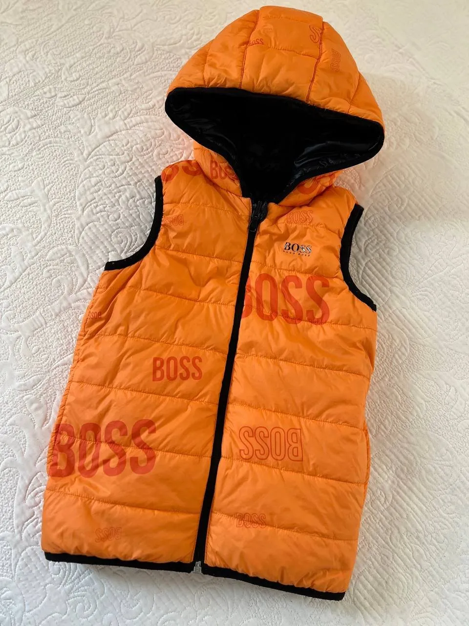 Пуховой жилет Boss 4 6 лет