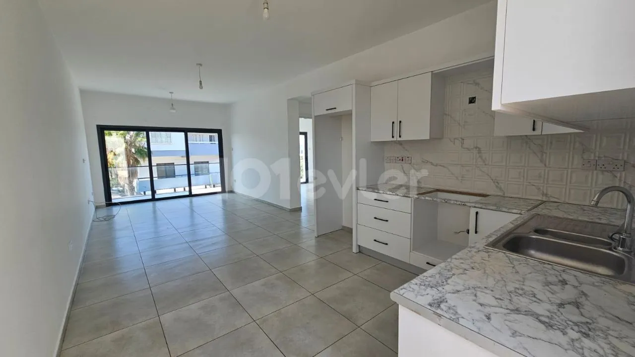 Çanakkale bölgesinde 2+1 esyasiz daire 1.katta 85 m2 500 £ den aylik odemeli 1 kira 1 depozit 1 komi
