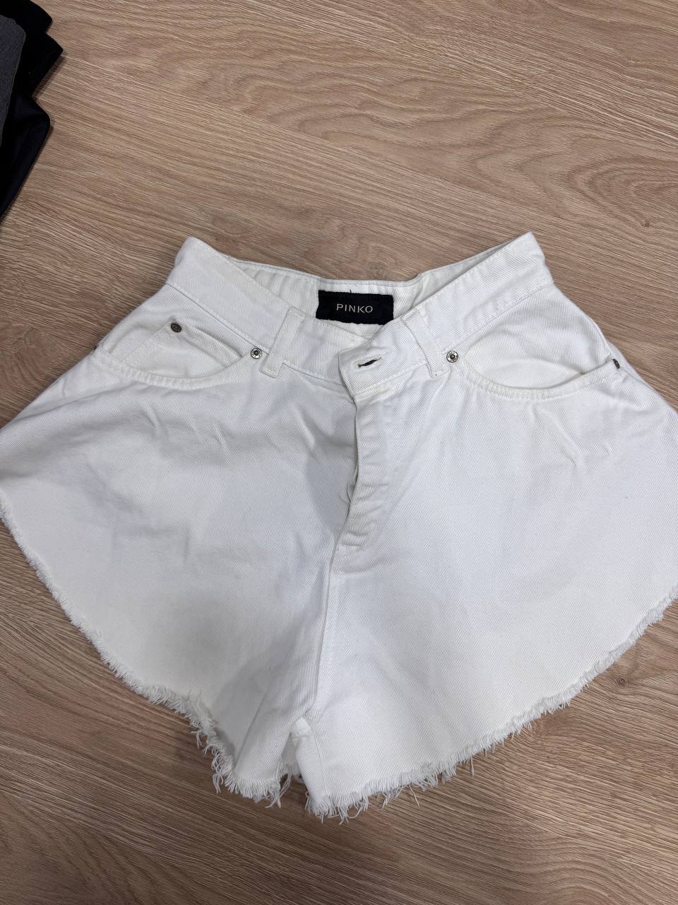 Шорты Pinko в Лимассоле